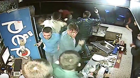 Видео драки в ночном клубе Николаева участника АТО с местными набирает популярность в сети