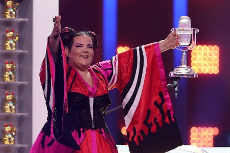 Победительница "Евровидения" Нетта отказала российскому Муз-ТВ и отправляется на гей парад