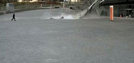 девочка Ангел Хранитель спасает девочку от верной гибели. Видео шокирует даже скептиков