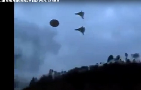 Очевидец снял как истребители РФ преследуют НЛО