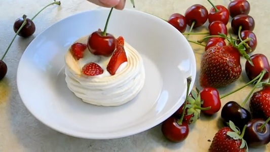 Как приготовить десерт из ягод в домашних условиях
