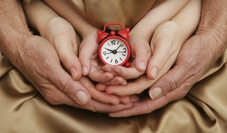 time-in-hands-pic Выберите цвет и узнаете, сколько жизней Вы успели прожить