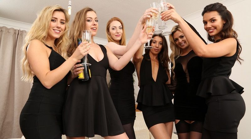 Шесть опытных девушек моделей устроили вечеринку месяца (87 фото)