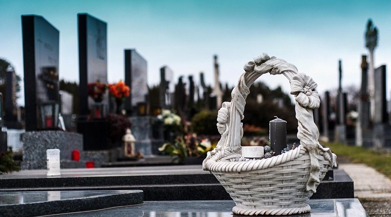Как благоустроить могилу в память о близком человеке