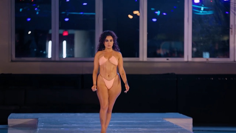 Мелани Мария горячее видео с показа мод Miami Swim Week