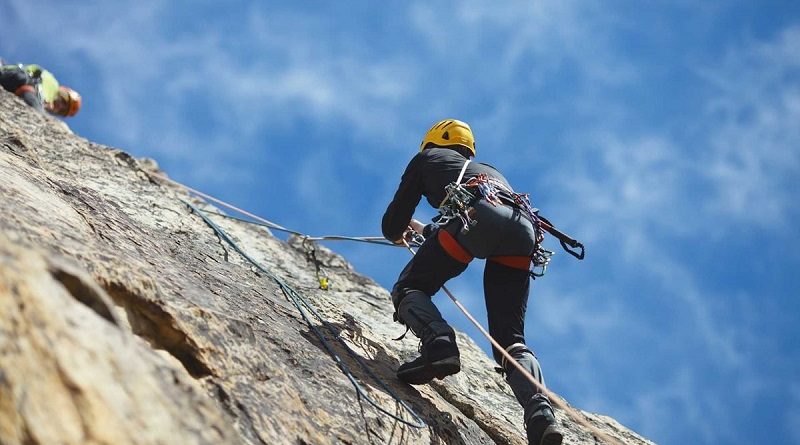 В чем разница между альпинистами, верхолазами, высотниками и промышленными альпинистами?
