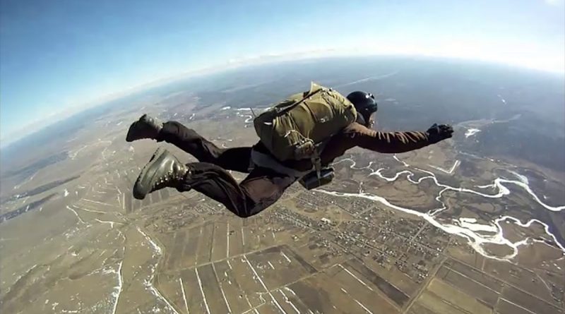 Я чудом выжил, прыгнув с парашютом, но получил незабываемые эмоции