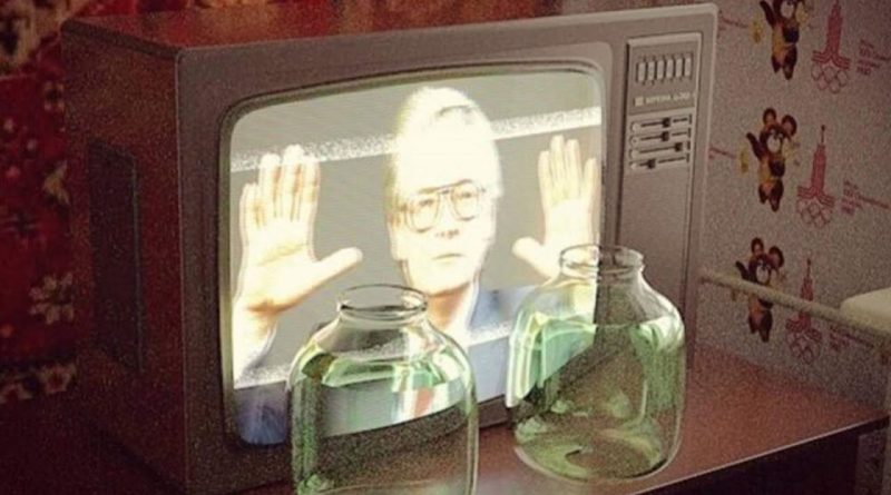 Как в 90-е люди «заряжали» воду от телевизора