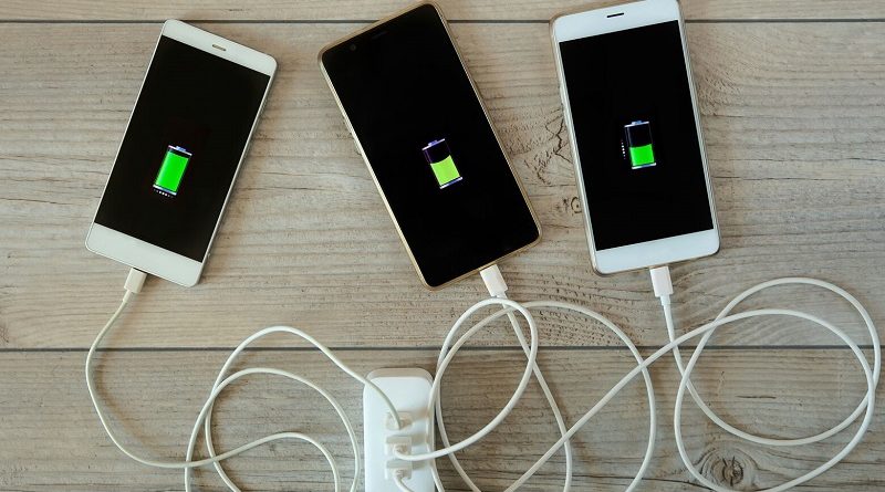 Можно ли оставлять смартфон на зарядке на всю ночь: когда безопасно, а когда нет