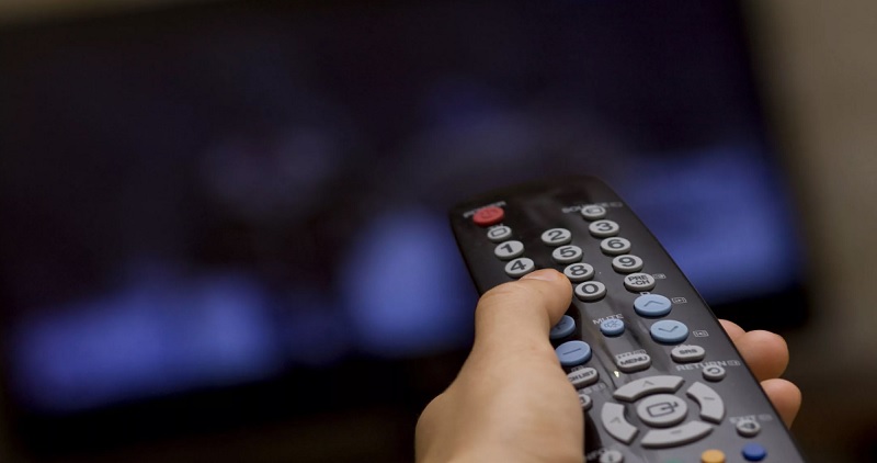 Почему постукивание по пульту «возвращает его к жизни» — и стоит ли так делать дальше